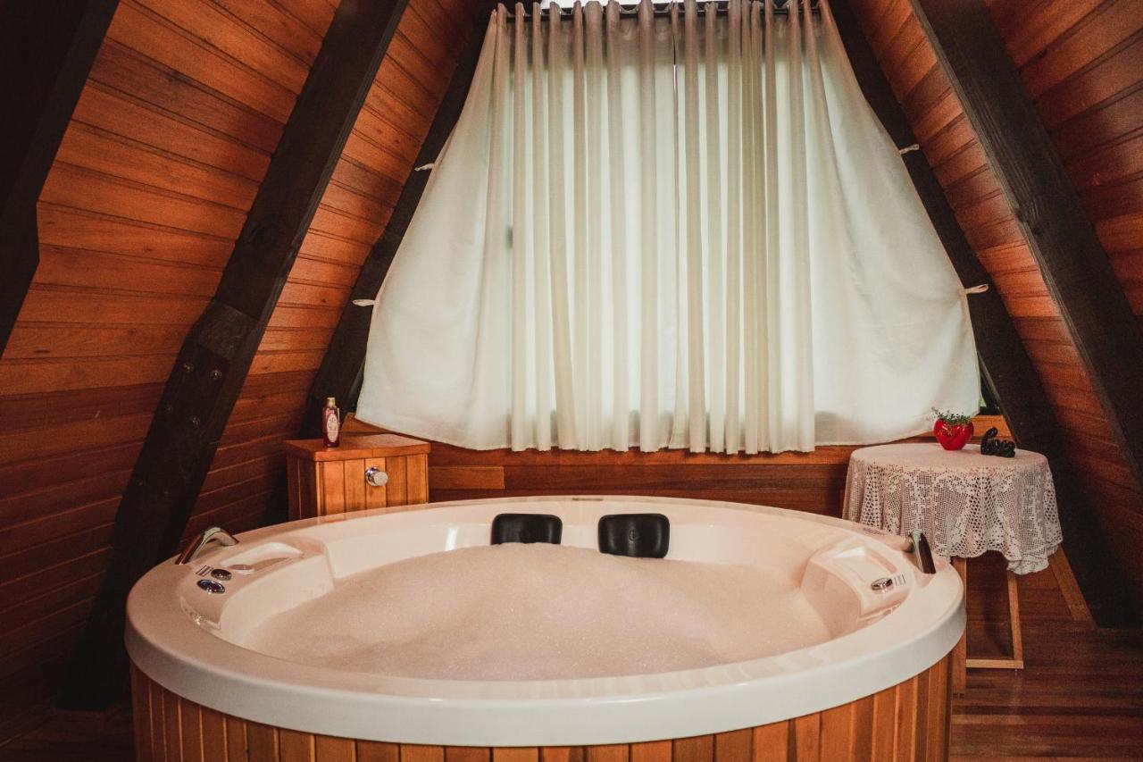 Chale Romantico Com Banheira De Hidromassagem E Lareira Bom Retiro  Exterior foto