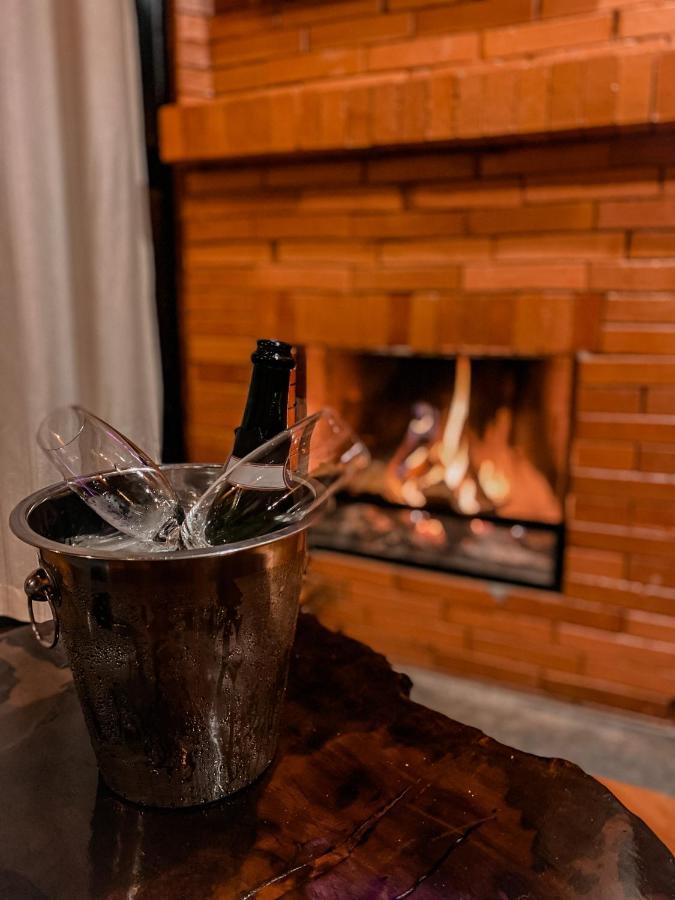 Chale Romantico Com Banheira De Hidromassagem E Lareira Bom Retiro  Exterior foto